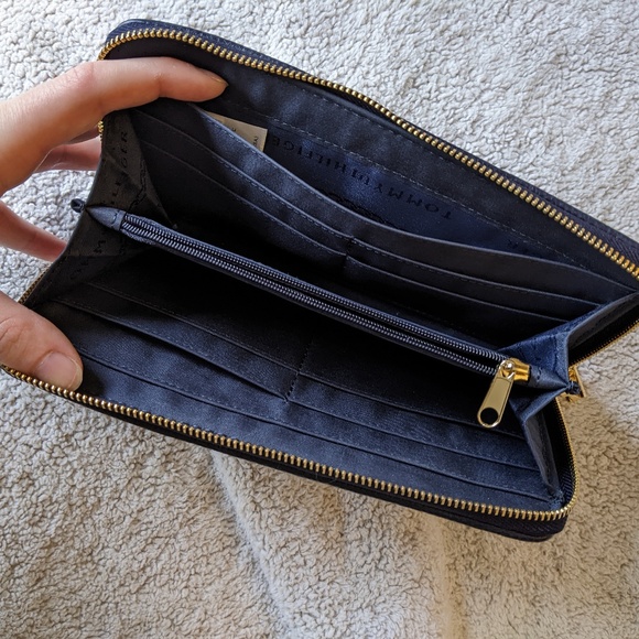 Tommy Hilfiger Color Block Women's wallet zip closure card holder - Picture 3 of 6